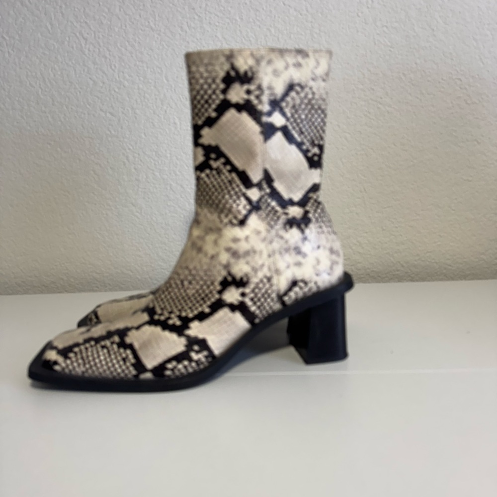 ZARA Snakeskin Block Heel Ankle Boots • Black & Cream • EU 41 / US 10 - Picture 5 of 8